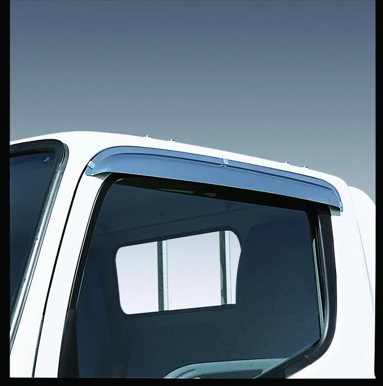 Owiewka FUSO umożliwia jazdę bez przeciągów nawet przy otwartym oknie.