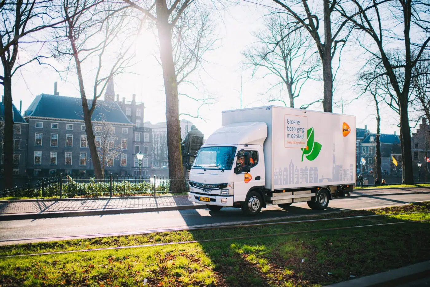 Dzięki w pełni elektrycznemu FUSO eCanter, PostNL realizuje idealną wersję transportu dystrybucyjnego w mieście - lokalnie bez emisji i cicho.