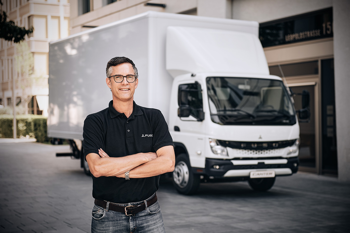Wraz z FUSO Europe, marka i Canter otrzymały w Niemczech nową organizację sprzedaży około 20 lat temu jako część Daimler Trucks. Erk Roennefarth, obecnie szef działu marketingu i zarządzania produktem na Europę, jest związany z firmą od tamtego czasu i wie co nieco o egzotyce, pionierskiej pracy i miłości do Canter.